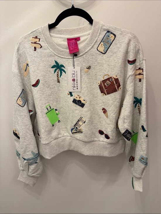 QUEEN OF SPARKLES Sweaters - QUEEN OF SPARKLES Light Gray Embroidered Travel Icon Crewneck